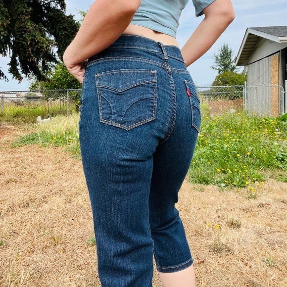 Signature by Levi Strauss 512 Gold Label Perfectly Slimming Capri Jeans - Picture 1 of 7